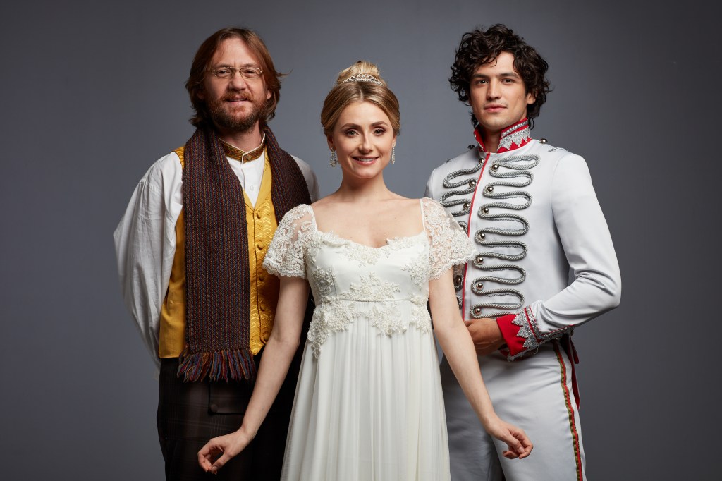 “Natasha, Pierre e o Grande Cometa de 1812” está chegando: veja a caracterização dos&nbsp;protagonistas!