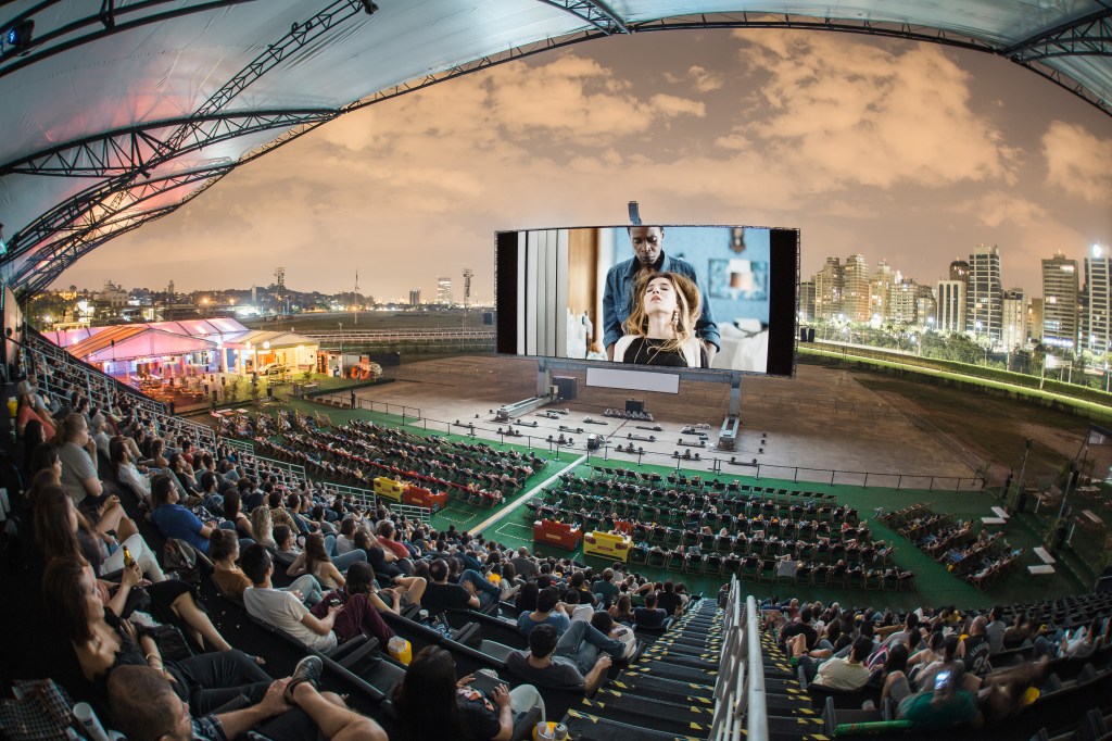 Maior cinema ao ar livre do mundo, Shell Open Air retorna a São Paulo com musicais na&nbsp;programação