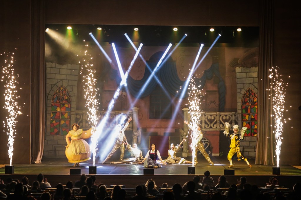 #ÚLTIMA CHANCE de conferir “A Bela e a Fera, um musical” que encerra sua temporada este domingo em São&nbsp;Paulo